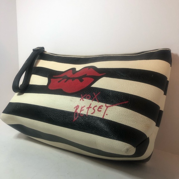 Betsey Johnson Red Lips, Black And White Striped Handbag. Built In Charge Pack. - Picture 6 of 10